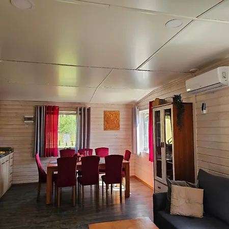 펜션 Red Sommerhaus *